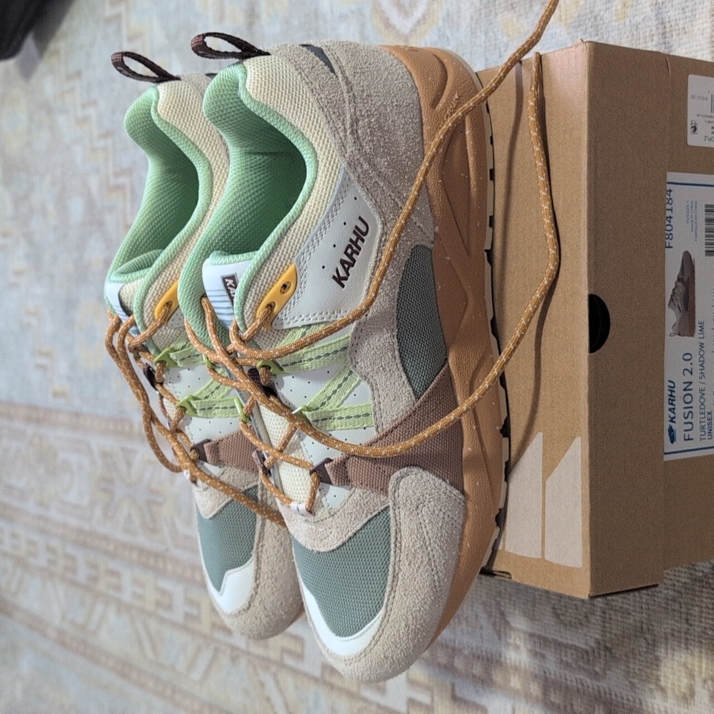 Karhu Fusion 2.0 Sneakers in Turtledove/Shadow Lime - Picture 4 of 8